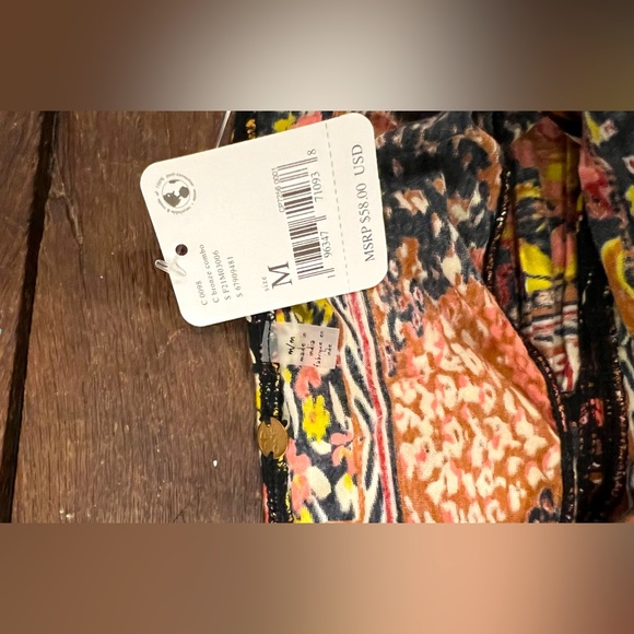 Free People Intimately, fun stretch halter with  neckline that is adjustable - Picture 1 of 5